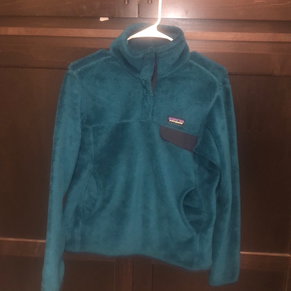patagonia sweatshirt Blue green color. sizeSMALL. EUC.